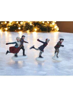Department 56 Skating Party New England Christmas Village Accessory - 1991